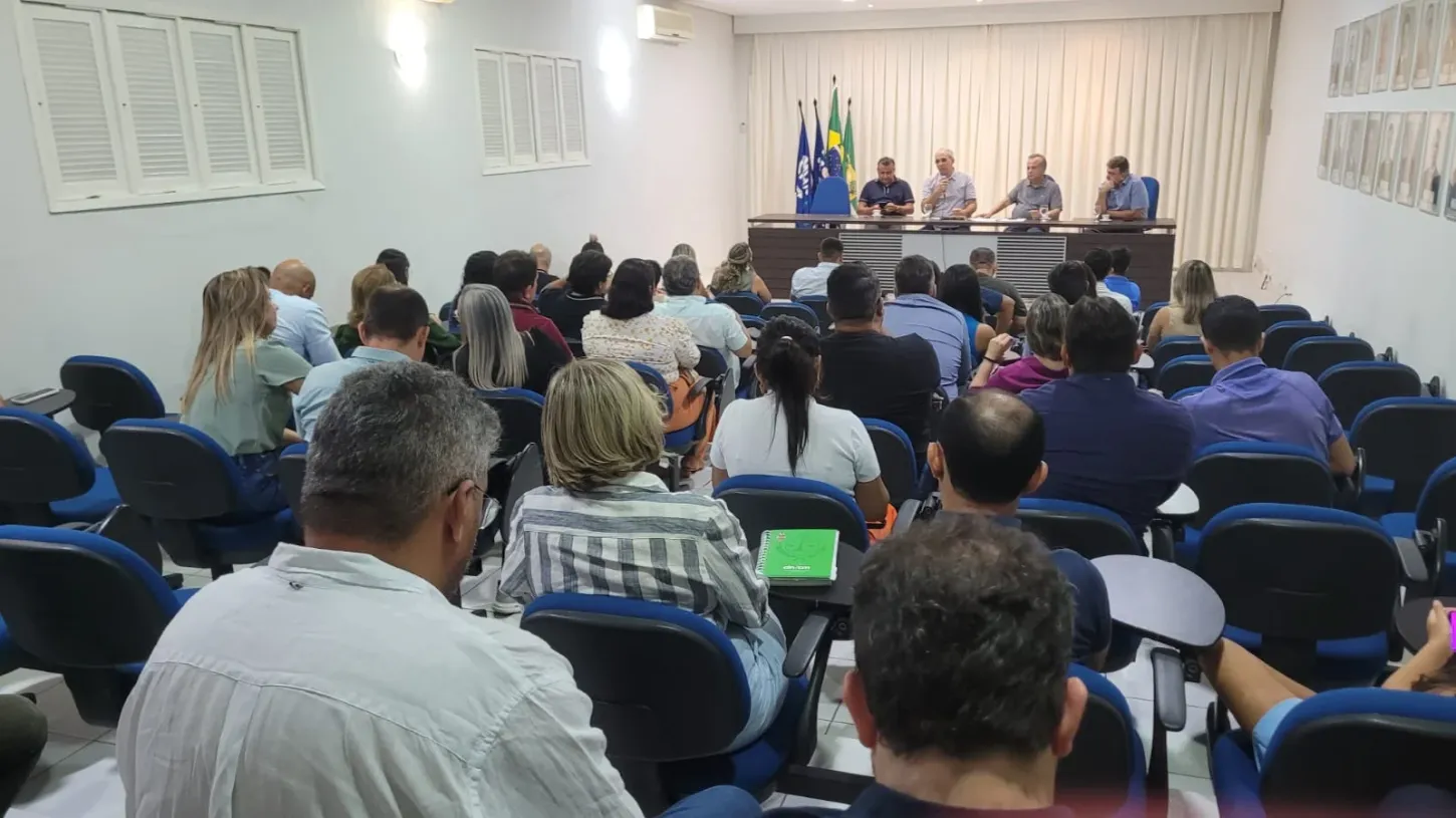 ROGÉRIO MARINHO REFORÇA COMPROMISSO COM SAÚDE E INFRAESTRUTURA EM REUNIÕES COM PREFEITOS DO SERIDÓ