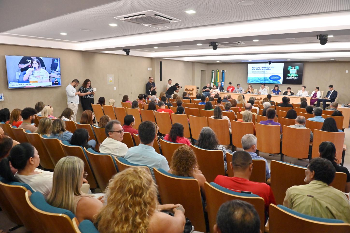 Assembleia sedia debate sobre definição do novo Plano Nacional de Educação