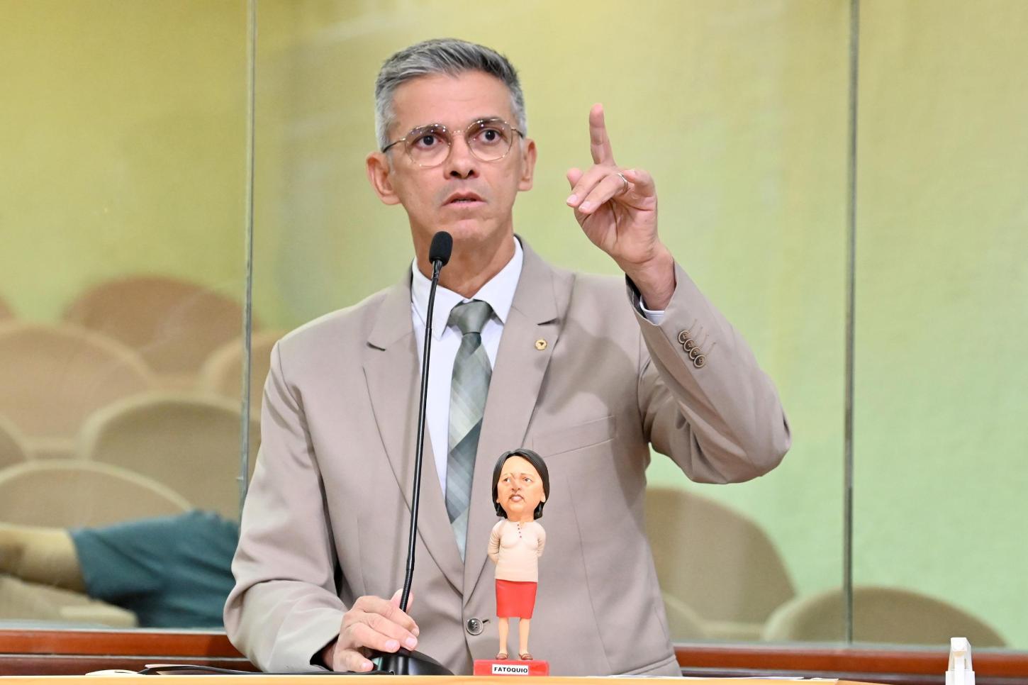 Deputado Coronel Azevedo sai em defesa de policiais militares e critica postura da governadora Fátima Bezerra