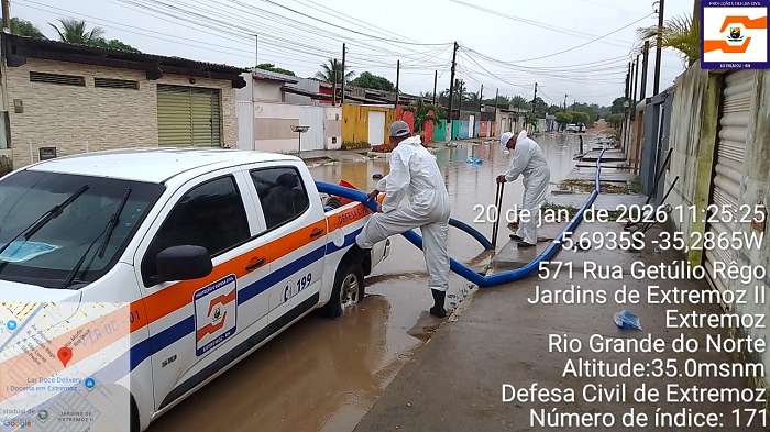 Defesa Civil de Extremoz atua nas ruas sob forte chuva e mantém alerta para risco de alagamentos