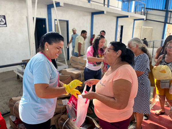 Prefeitura de Extremoz distribui 6 mil quilos de peixe e mantém tradição da gestão na Semana Santa