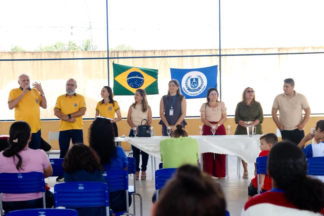Parnamirim entrega mais 35 óculos para estudantes da rede municipal